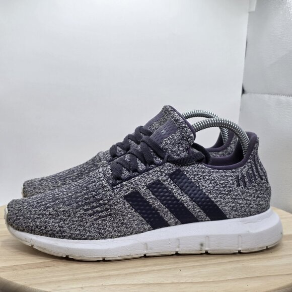 WOMEN'S SIZE 8 - ADIDAS SWIFT RUN SNEAKER SHOES SILVER/ PURPLE KNIT - Picture 1 of 9